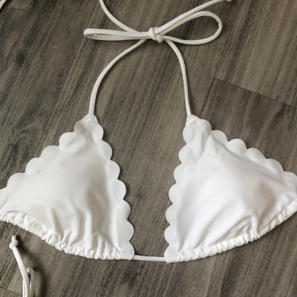 3/$25Atmosphere bikini white scalloped triangle - Picture 2 of 8